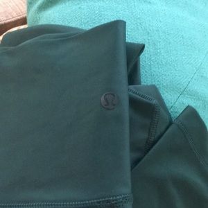 Lululemon Shiny Deep Jade Wunderunders size 6